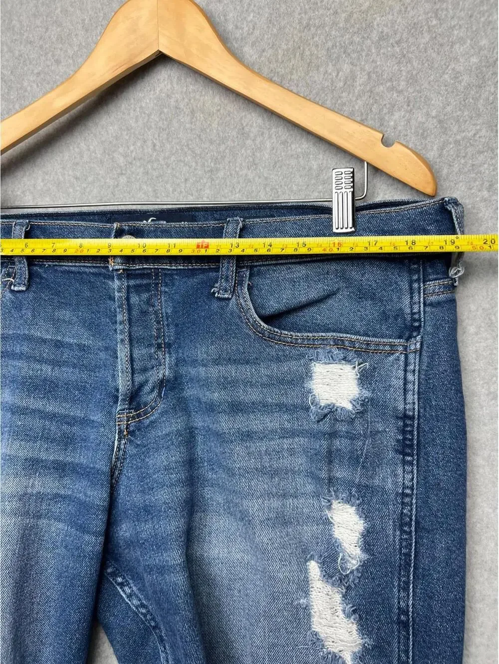 Hollister Jeans low rise Crop boyfriend vintage stretch Jeans size 15R 32W/25L